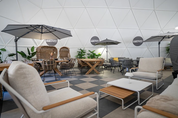 GARDEN SPACE - SALON FIRMOWY - USTROŃ