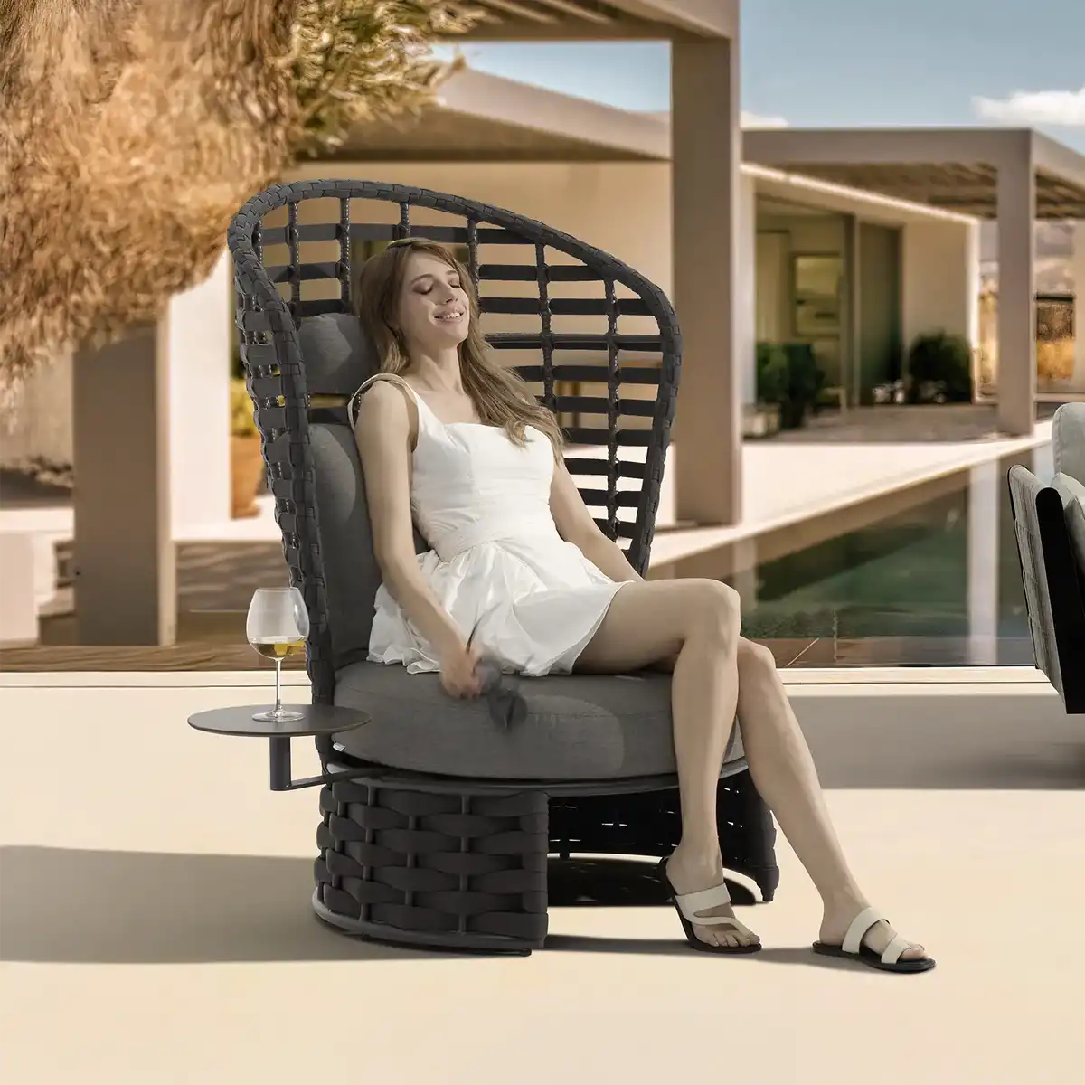 Fotel ogrodowy ze stolikiem bocznym NOBLE antracyt