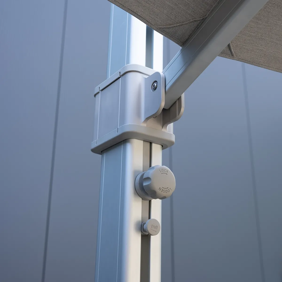 Parasol MONACO 3,5x3,5m szary + baza 128kg szara 1456 OUTLET (1)