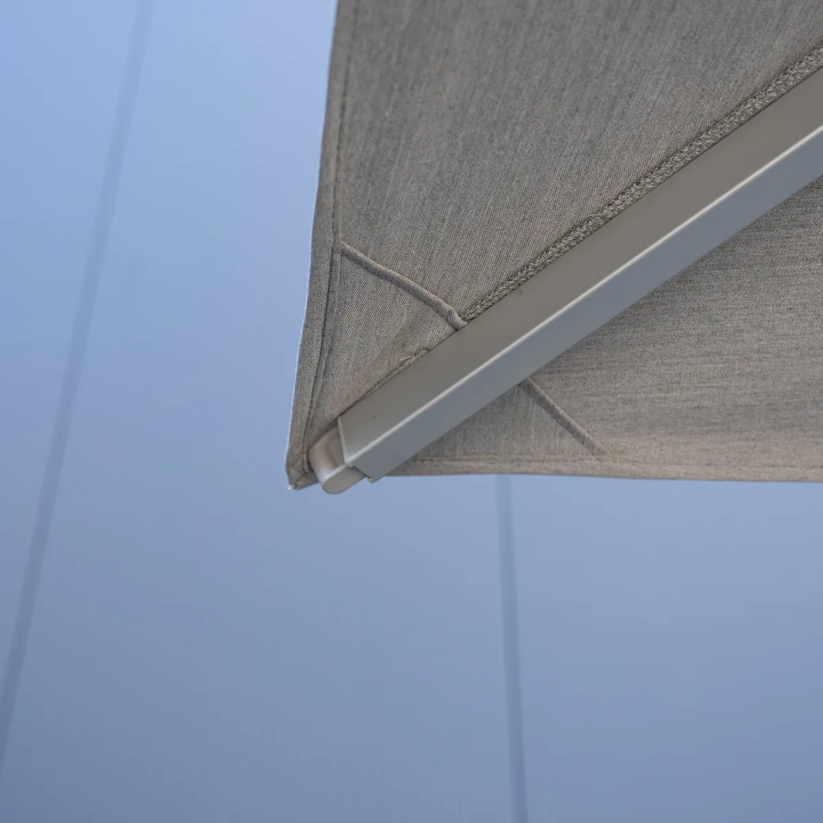 Parasol MONACO 3,5x3,5m szary + baza 128kg szara 1456 OUTLET (1)
