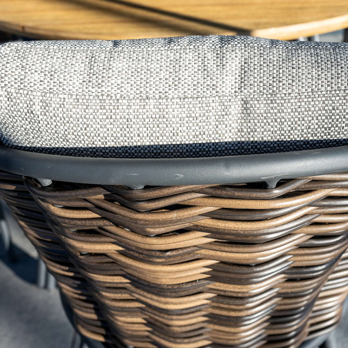 Zestaw ogrodowy SIMI ⌀120cm eukaliptus + 4x krzesło ELA I 1888 OUTLET