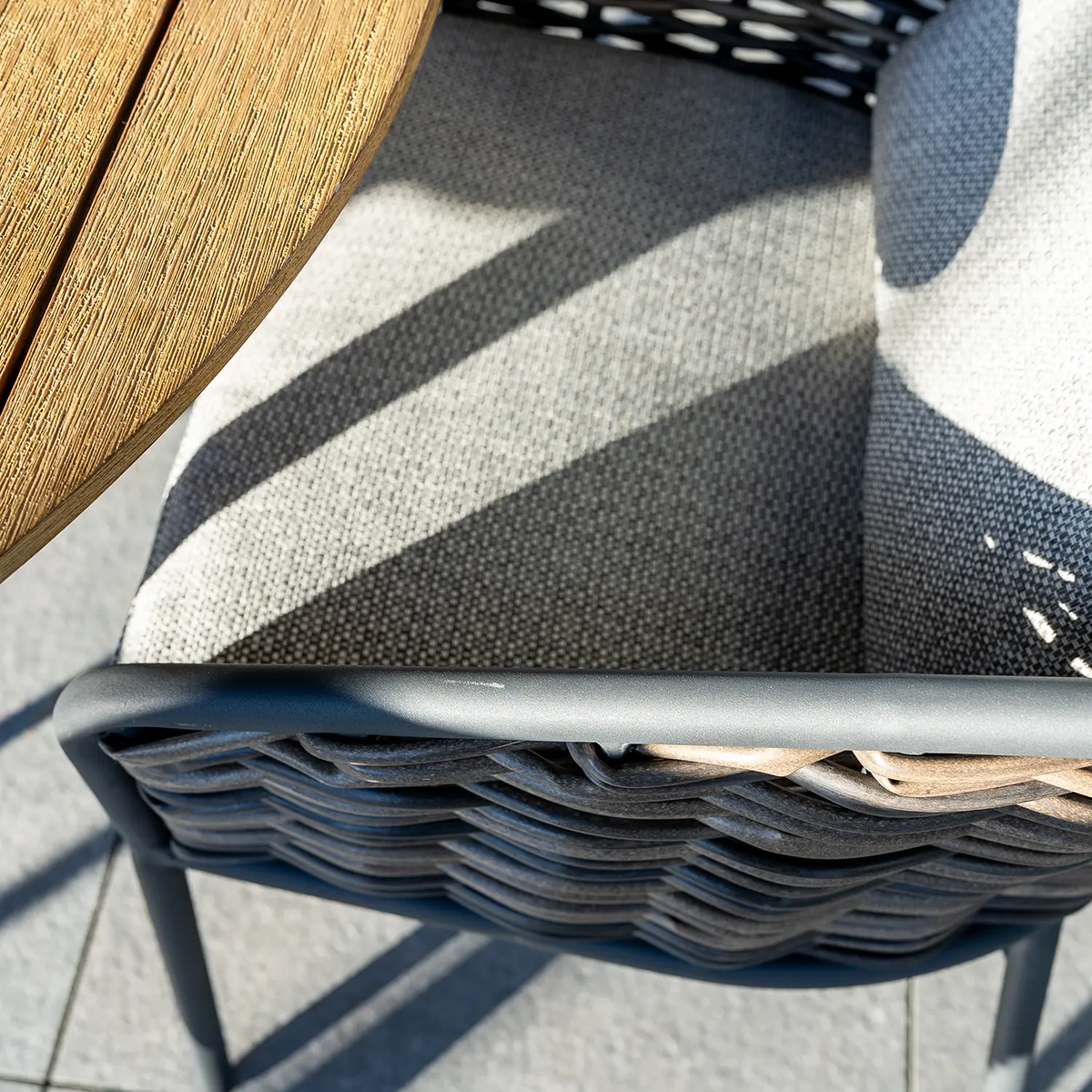 Zestaw ogrodowy SIMI ⌀120cm eukaliptus + 4x krzesło ELA I 1888 OUTLET