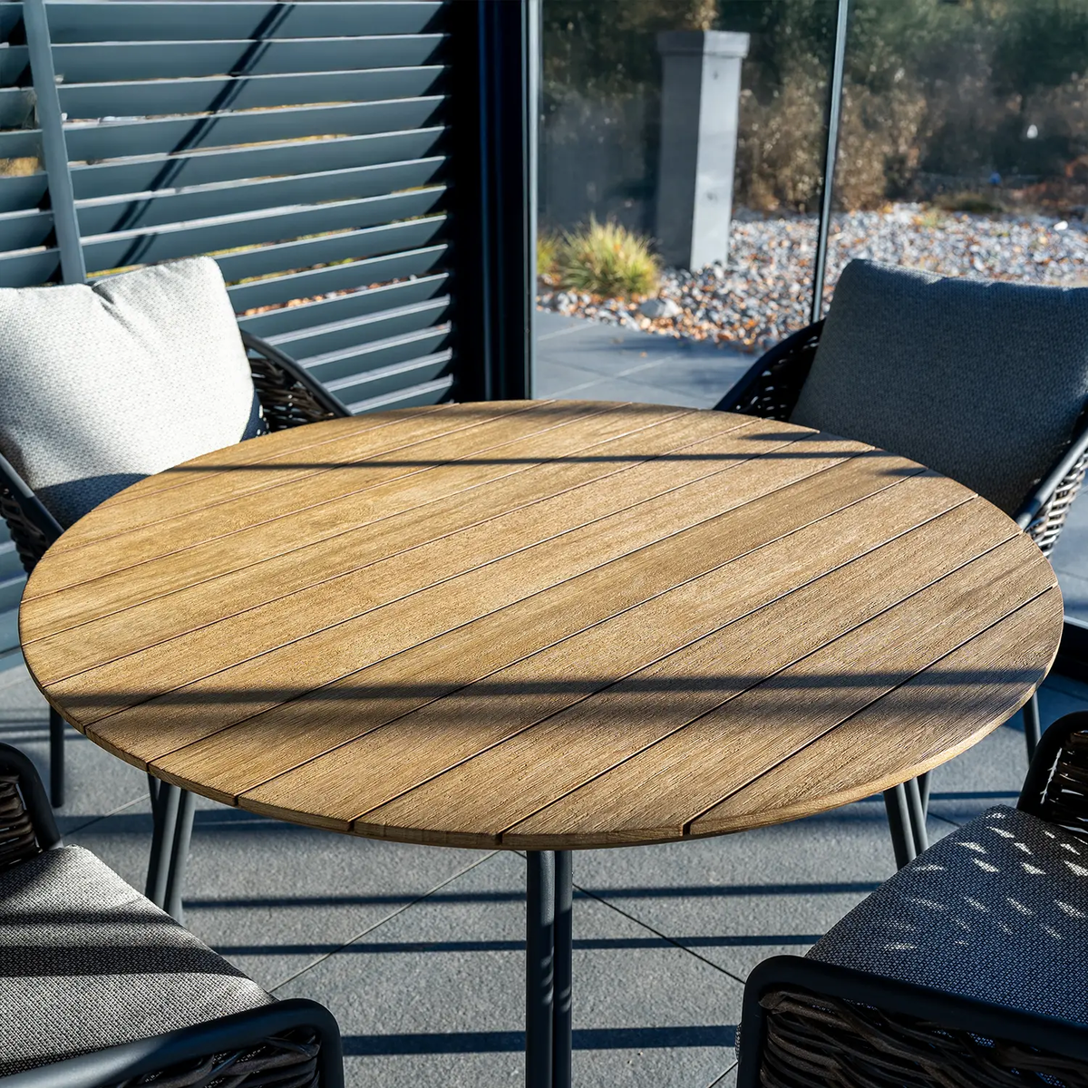 Zestaw ogrodowy SIMI ⌀120cm eukaliptus + 4x krzesło ELA I 1888 OUTLET