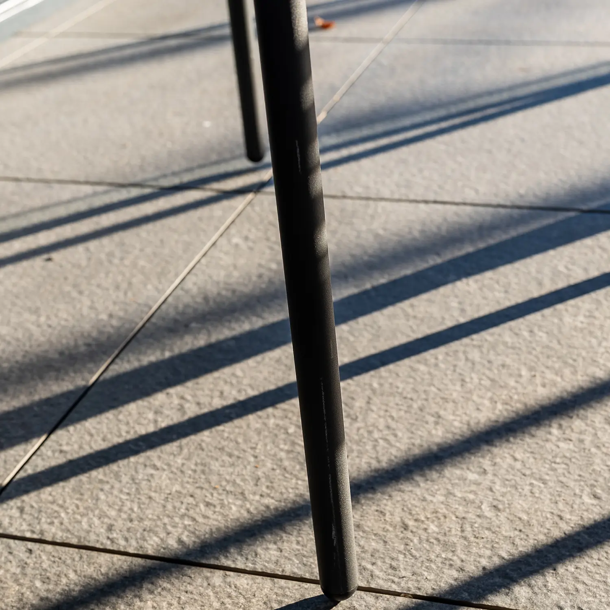 Zestaw ogrodowy SIMI ⌀120cm eukaliptus + 4x krzesło ELA I 1888 OUTLET