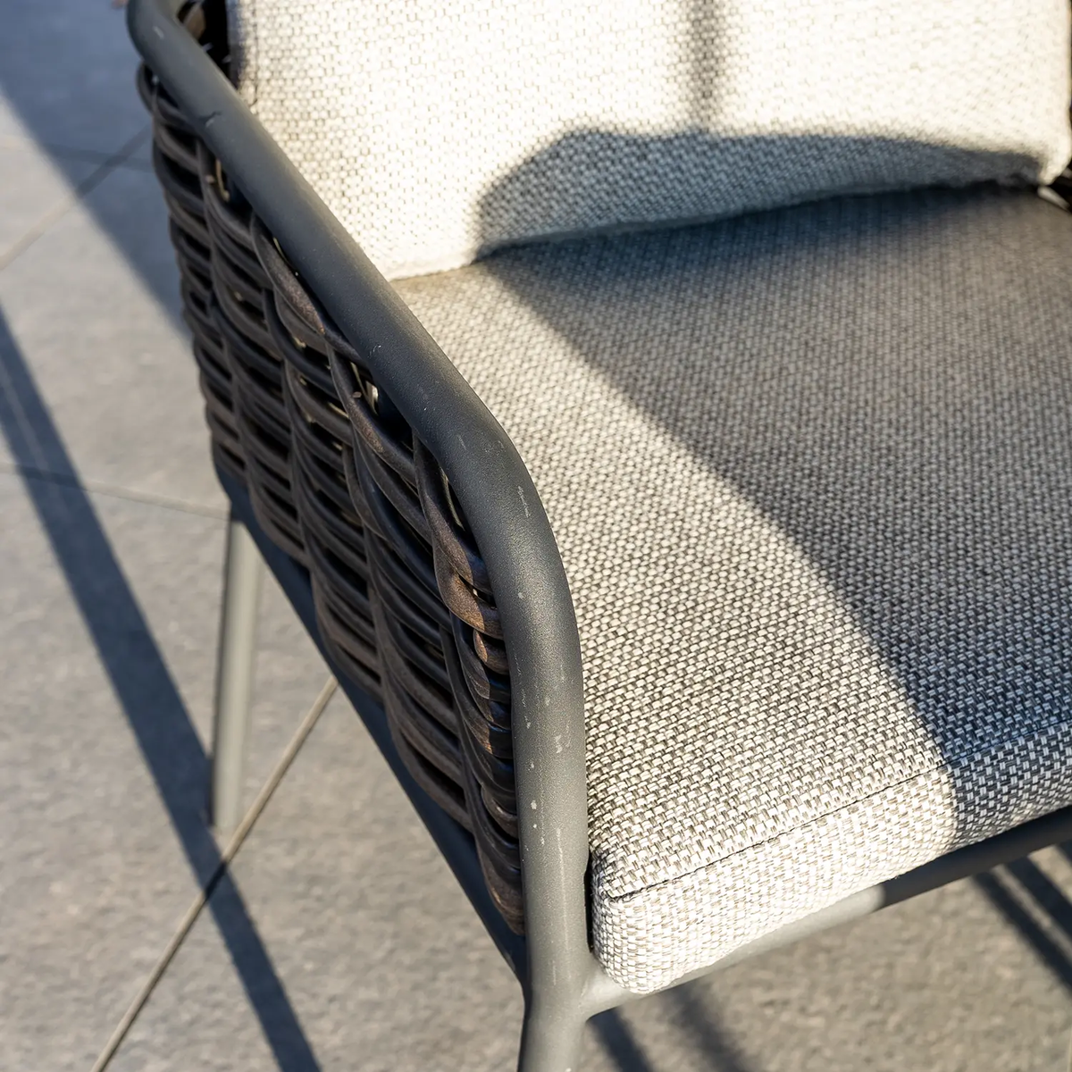 Zestaw ogrodowy SIMI ⌀120cm eukaliptus + 4x krzesło ELA II 1890 OUTLET