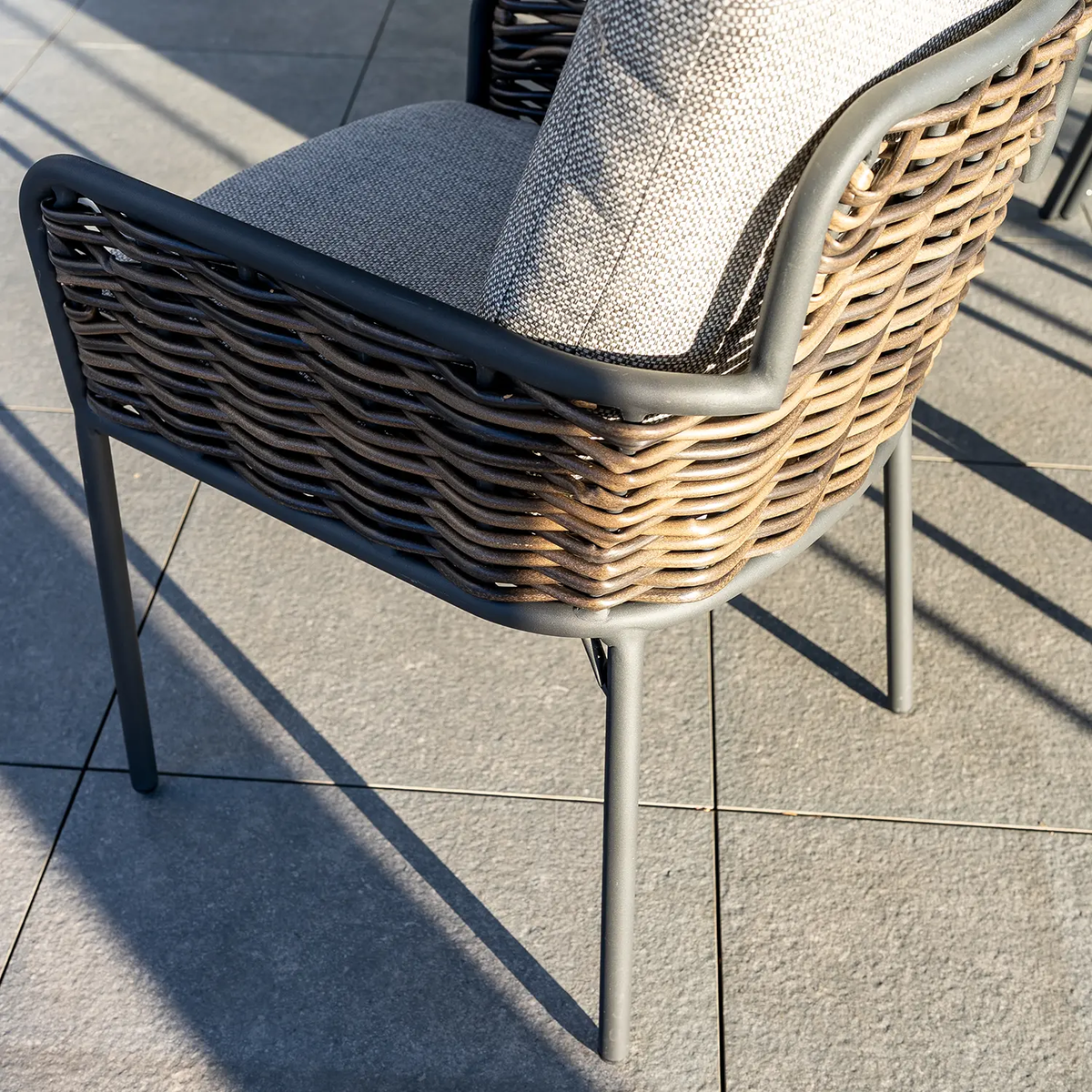 Zestaw ogrodowy SIMI ⌀120cm eukaliptus + 4x krzesło ELA II 1890 OUTLET