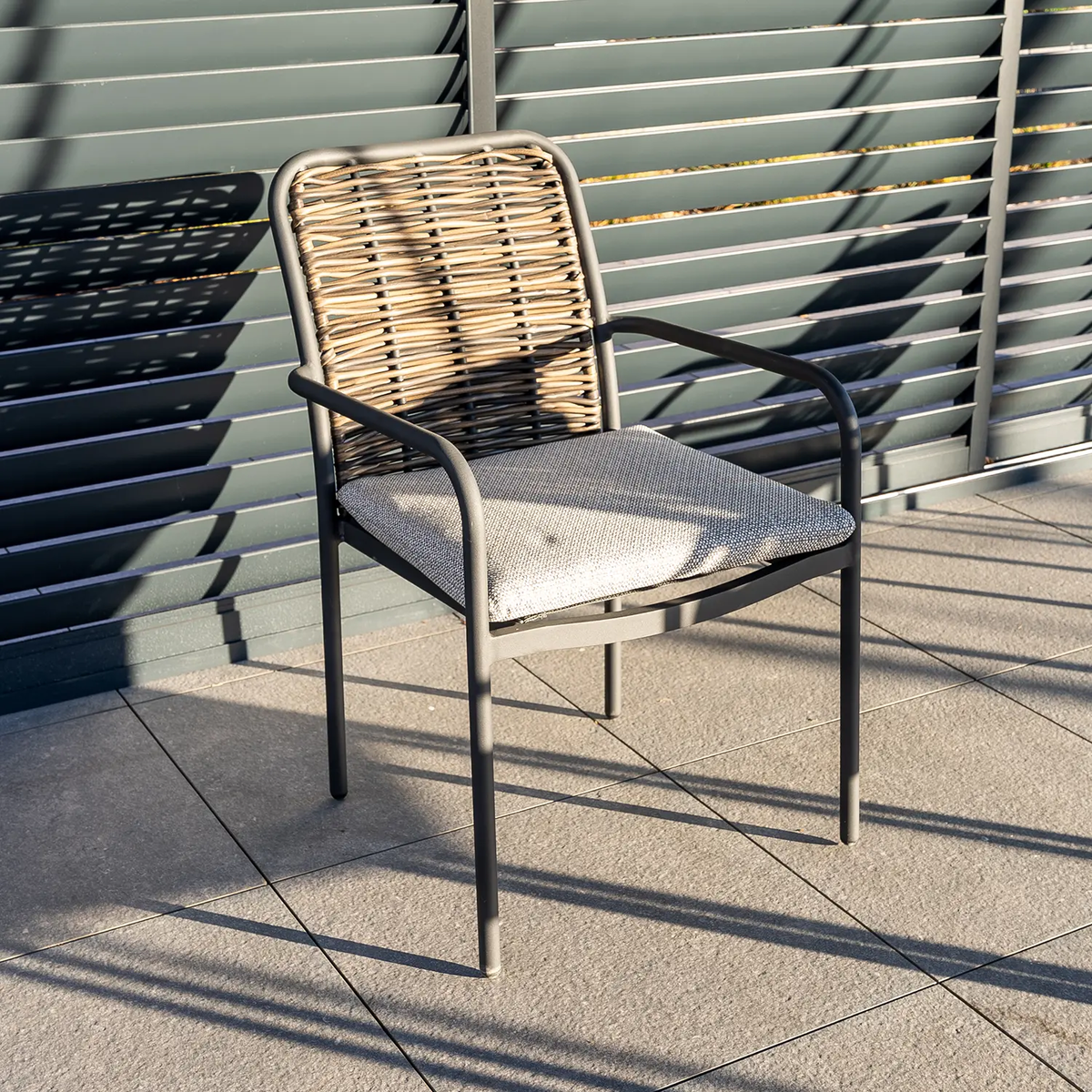 Zestaw ogrodowy SIMI ⌀120cm eukaliptus + 4x krzesło ELA III 1892 OUTLET