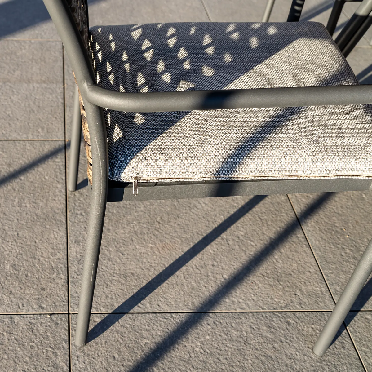 Zestaw ogrodowy SIMI ⌀120cm eukaliptus + 4x krzesło ELA III 1892 OUTLET