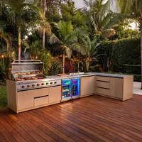 Kuchnia BBQ TEIDE 6-elementowa z podwójną lodówką, zlewozmywakiem, elementem narożnym, szafką z szufladami i szafką podwójną jasne drewno