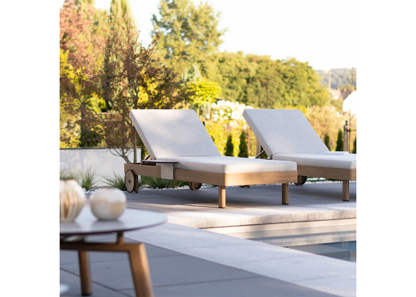 Najlepsze pomysły na taras z basenem i leżakami