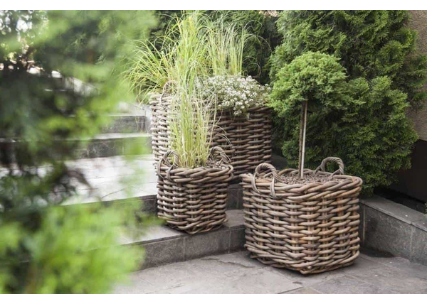 Donice tarasowe duże – uniwersalna dekoracja do każdego ogrodu