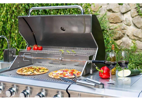 Grill na tarasie – Twoja letnia kuchnia