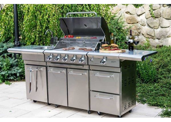 Grille ogrodowe metalowe – poczuj smak lata