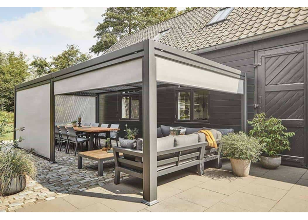 Jak oddzielić taras od sąsiada? Sprawdzone sposoby na zwiększenie prywatności w ogrodzie