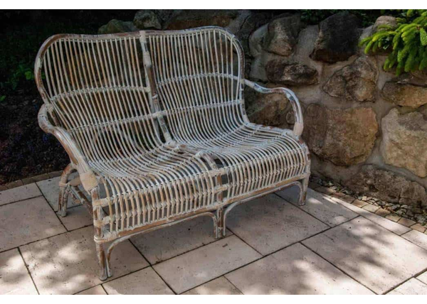 Kanapa rattanowa na taras – trendy na nadchodzący sezon