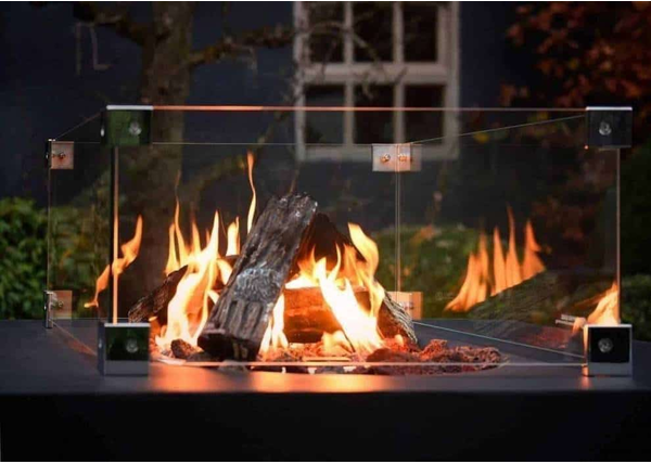 Kominki gazowe na taras – poskrom pogodę!