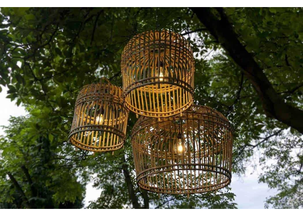 Lampa ogrodowa wisząca – stylowe oświetlenie zewnętrzne