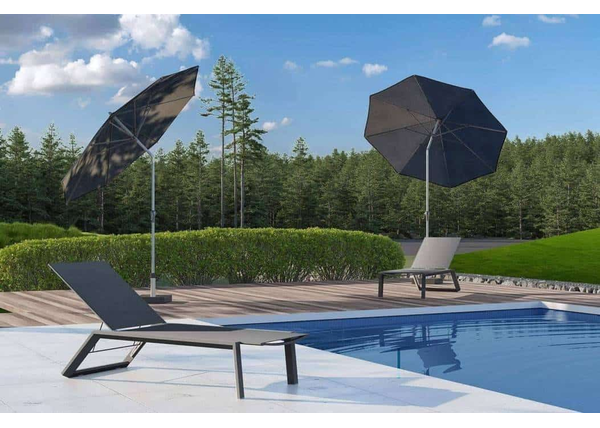 Leżak ogrodowy czarny – zrelaksuj się!