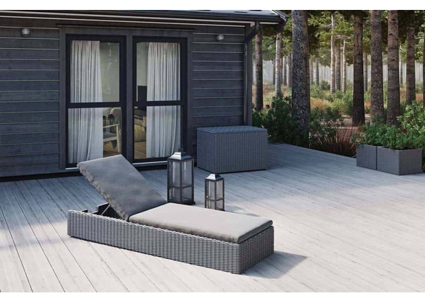 Leżak ogrodowy szary – ciesz się latem dokładnie tak, jak lubisz!