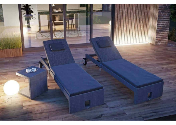 Łóżko ogrodowe z baldachimem – oddaj się relaksowi