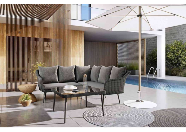 Meble na taras z technorattanu – ciesz się słońcem w królewskich warunkach