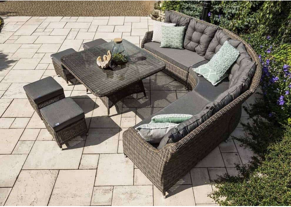 Meble ogrodowe 8-osobowe – najciekawsze zestawy do modnego ogrodu