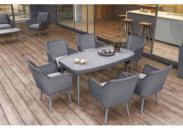 Meble ogrodowe szare wciąż na czasie!