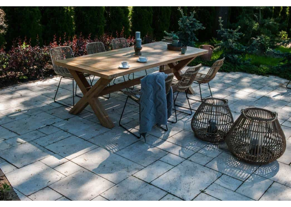 Meble ogrodowe z rattanu – naturalne rozwiązania do modnego ogrodu