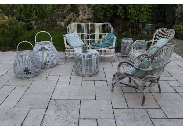 Meble rattanowe białe – efektowne i solidne meble z naturalnych materiałów