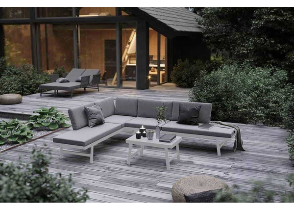 Modne meble tarasowe – inspiracje na nadchodzący sezon