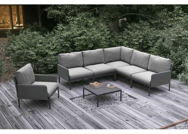 Narożnik ogrodowy z fotelami – luksusowe meble dla większego komfortu