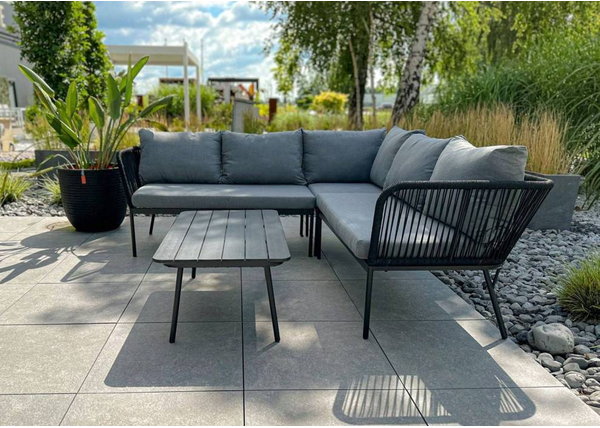 Narożnik z technorattanu – Twoje letnie królestwo komfortu