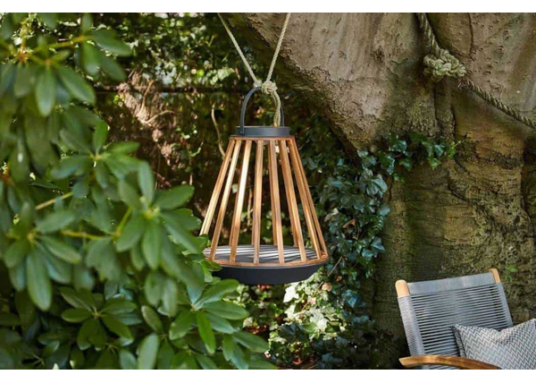 Oświetlenie na taras – praktyczne porady i najciekawsze rozwiązania 