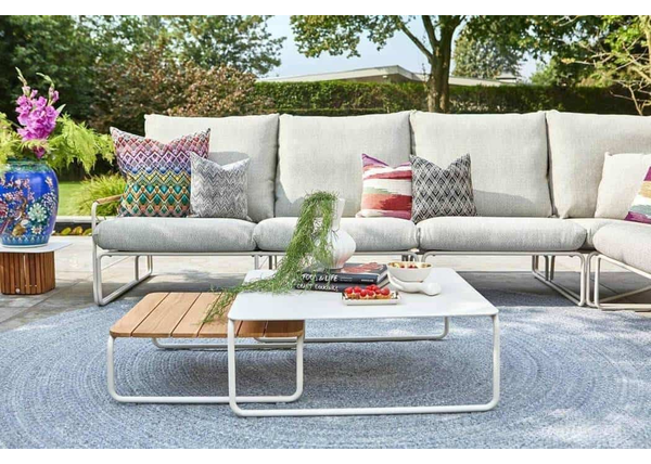 Pomysł na kącik wypoczynkowy w ogrodzie – stylowe i praktyczne meble dla większego komfortu