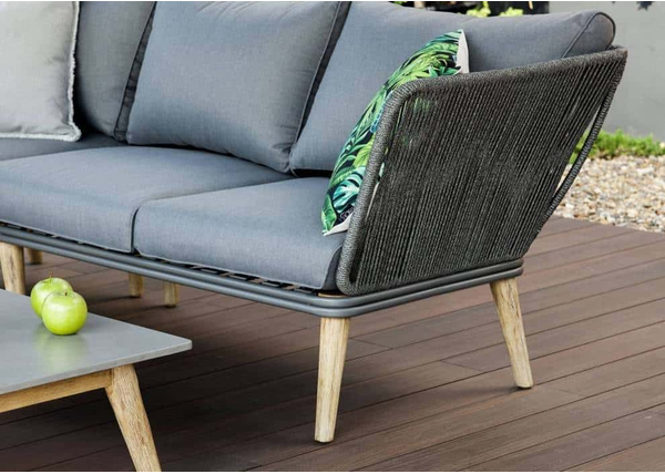 Sofa na taras – stwórz ogród z klasą!