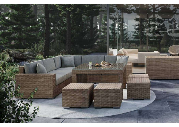 Sofa – technorattan w modnym ogrodzie