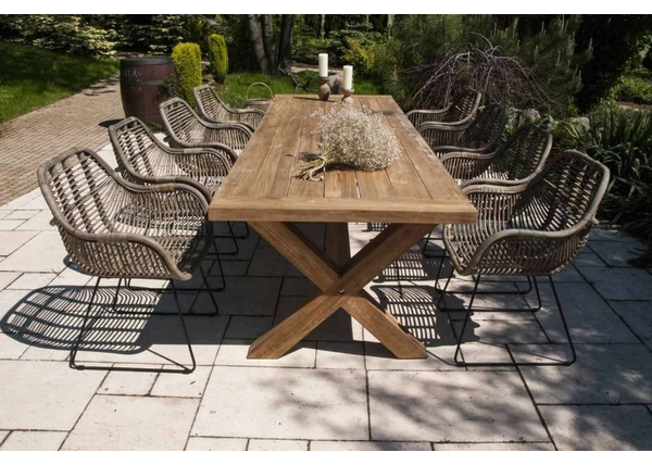 Stół ogrodowy 8-osobowy – zapraszamy na grilla!