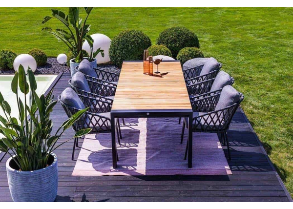 Stół składany ogrodowy – funkcjonalny mebel na rodzinne spotkania