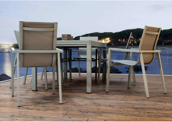 Stół tarasowy rozsuwany – zmień ogród w rodzinną jadalnię!