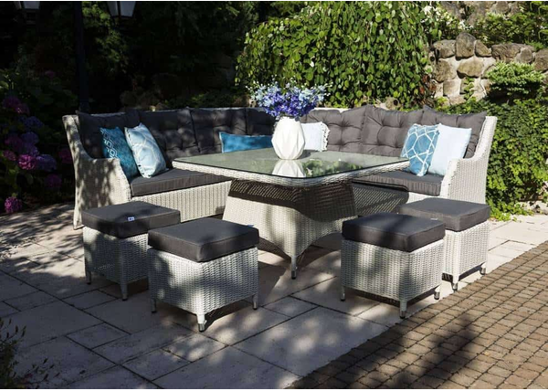 Stoły z technorattanu