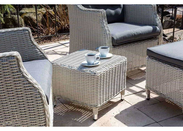 Taras na balkonie – jak urządzić stylową strefę relaksu?