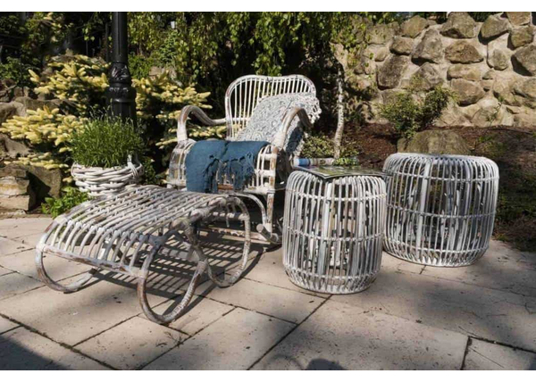 Taras w stylu rustykalnym – piękny ogród inspirowany naturą