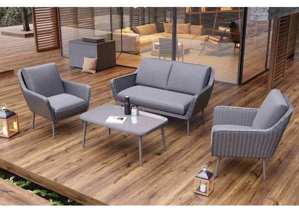 Wygodny fotel na balkon – trendy na przyszłoroczny sezon