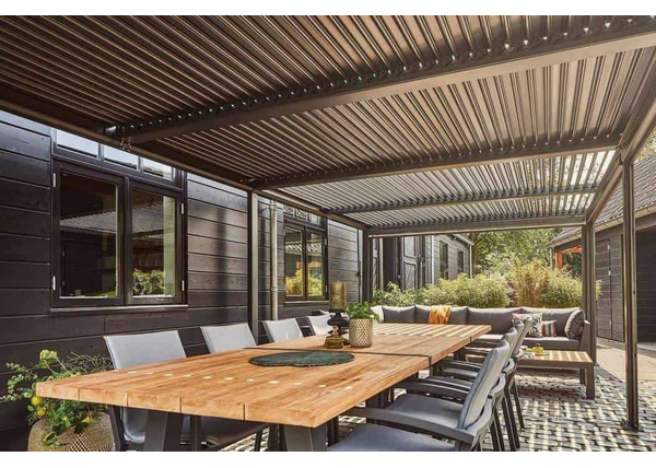 Żaluzje ogrodowe – ciesz się latem w każdą pogodę!