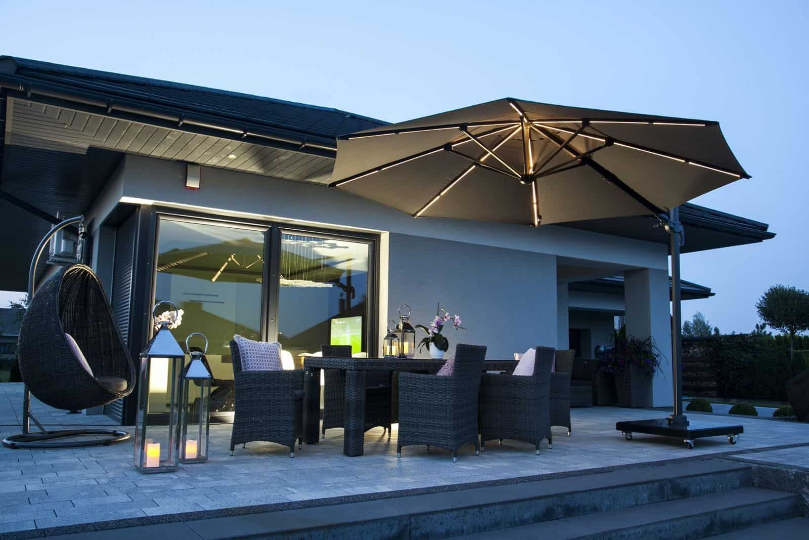 https://gardenspace.pl/img/product_media/2001-3000/Parasol-ogrodowy-Challenger-T-O3-5-GLOW-23899.jpg