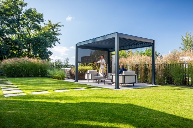 Garden aperitivo we własnym ogrodzie – jak zorganizować spotkanie z koktajlami?