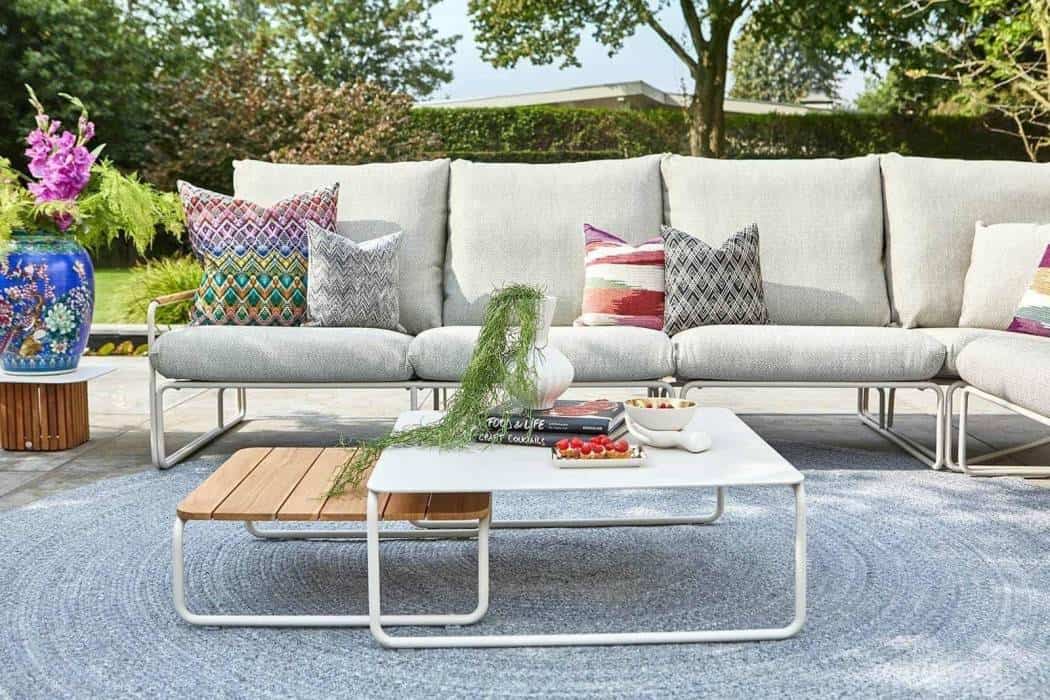 Pomysł na kącik wypoczynkowy w ogrodzie – stylowe i praktyczne meble dla większego komfortu
