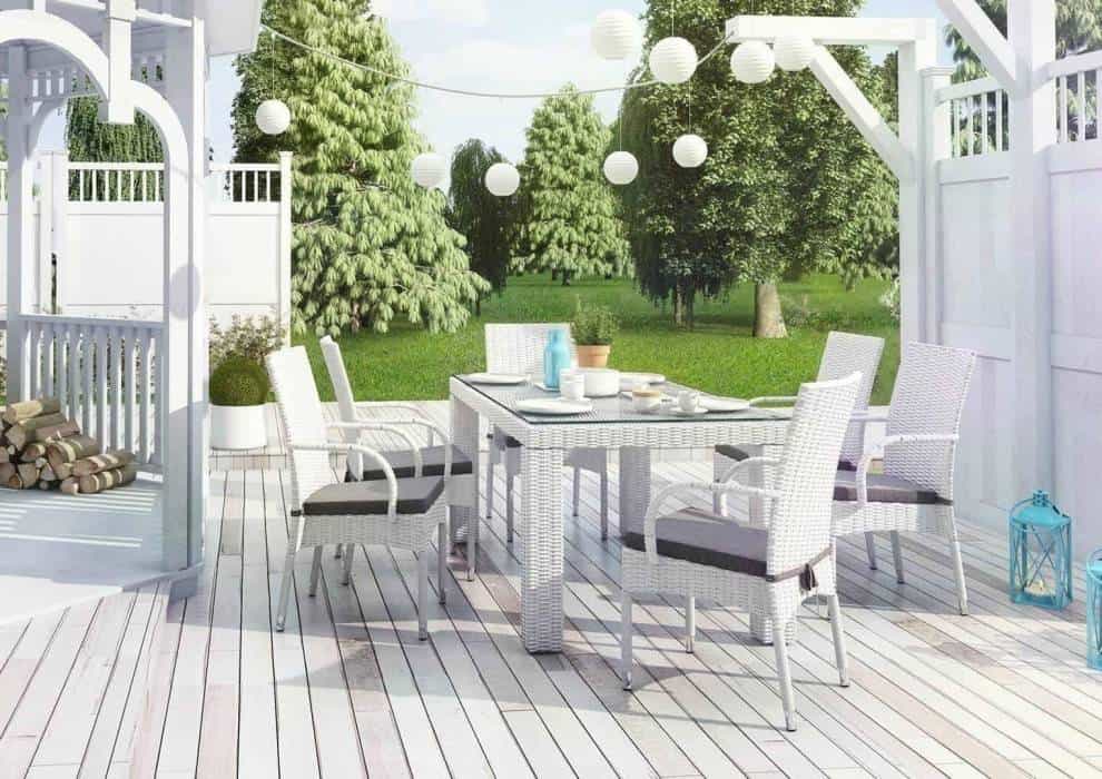 Stół ogrodowy z szybą – praktyczne wyposażenie do każdego ogrodu