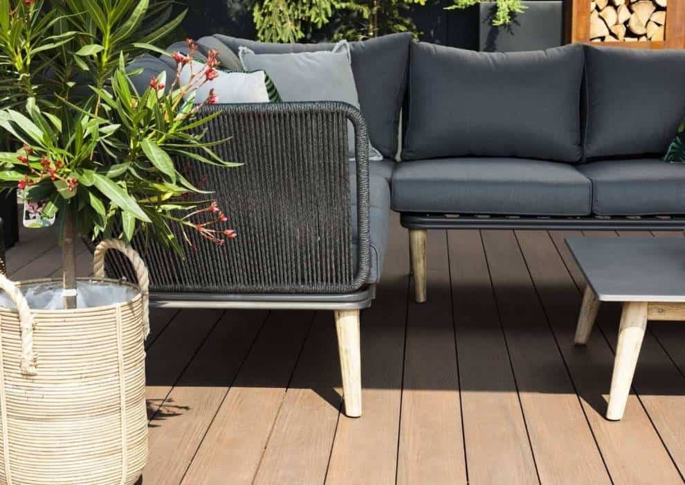 Sofa ogrodowa 4-osobowa – relaks w królewskim stylu