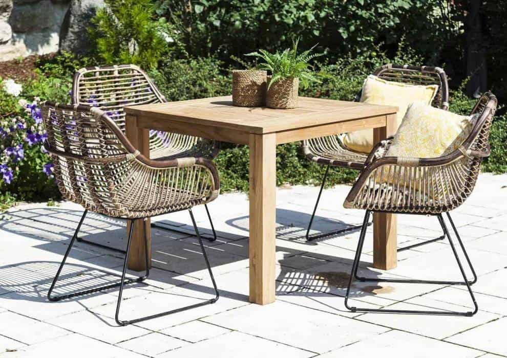 Stół ogrodowy kwadratowy – znajdź model do swojego ogrodu